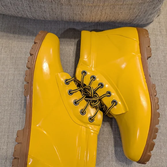 Land's End Women's Size 8M Yellow Waterproof Lace Up Rubber Ankle Rain Boots - Picture 5 of 7